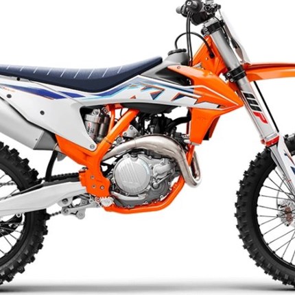 Frisch eingetroffen: KTM 450 SX-F 2022
KTM 450 SX-F 2022
Die 2022er KTM 450 SX-F ist selbst in der Boxengasse nicht zu übersehen. Dank ihres bärenstarken Motors m ... Weiter >>