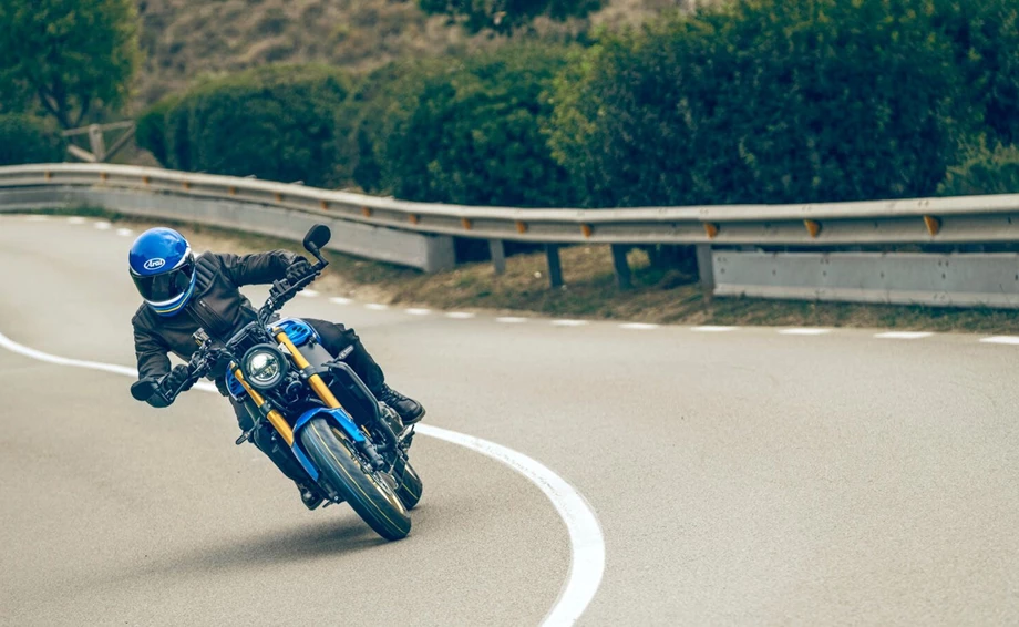 Komplett neue XSR900: Wiedergeburt einer Legende Bild 7: Komplett neue XSR900: Wiedergeburt einer Legende