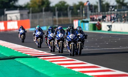 Yamaha Motor Europe präsentiert das R3 bLU cRU SuperFinale für junge Renntalente