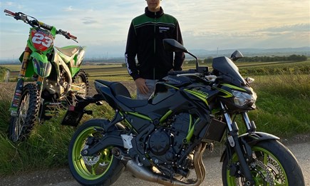 Wer ein Kawasaki Offroad Bike in der Garage stehen hat, braucht auch ein Kawasaki Street-Bike!!