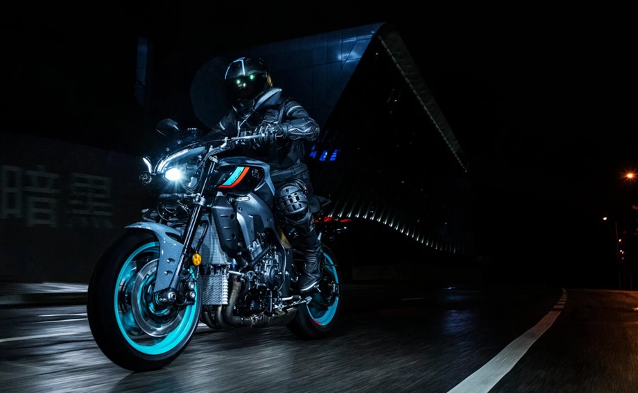 Die brandneue MT-10: Yamahas unangefochtene Hyper Naked-Königin Bild 8: Die brandneue MT-10: Yamahas unangefochtene Hyper Naked-Königin