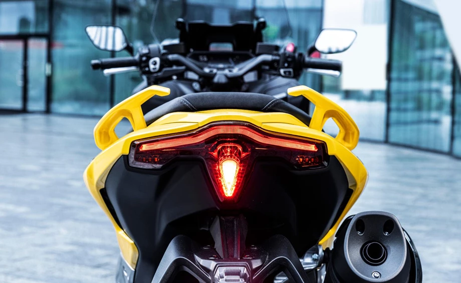 Neue Yamaha Sportroller - TMAX und TMAX Tech MAX Bild 14: Neue Yamaha Sportroller - TMAX und TMAX Tech MAX