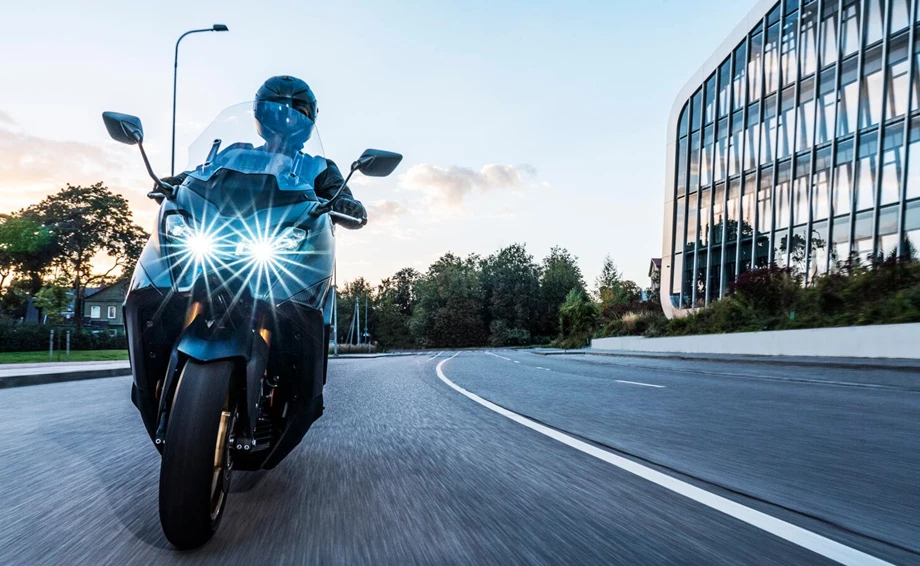 Neue Yamaha Sportroller - TMAX und TMAX Tech MAX Bild 30: Neue Yamaha Sportroller - TMAX und TMAX Tech MAX