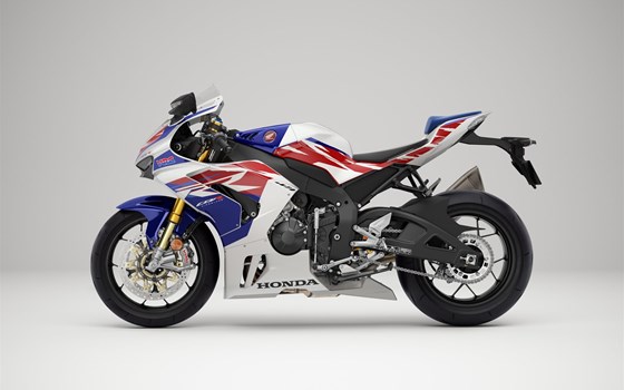 2022 Line-Up: ADV 350, Fireblade 30th Anniversary, neue Farben für weitere Modelle - Bild 3 2022 Line-Up: ADV 350, Fireblade 30th Anniversary, neue Farben für weitere Modelle - Bild 3