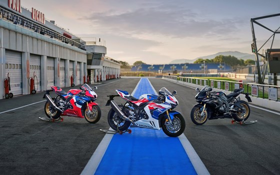 2022 Line-Up: ADV 350, Fireblade 30th Anniversary, neue Farben für weitere Modelle - Bild 25 2022 Line-Up: ADV 350, Fireblade 30th Anniversary, neue Farben für weitere Modelle - Bild 25