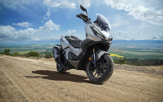 2022 Line-Up: ADV 350, Fireblade 30th Anniversary, neue Farben für weitere Modelle - Bild 1 2022 Line-Up: ADV 350, Fireblade 30th Anniversary, neue Farben für weitere Modelle - Bild 1