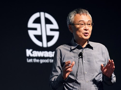 El presidente de Kawasaki Motors, Ltd. visita EICMA y revela los planes de futuro