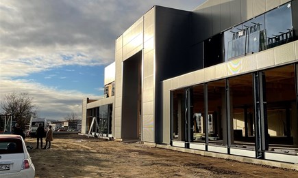 Artikel aus der Motorradszene zum Neubau