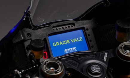 Yamaha feiert Valentino Rossis sensationelle Karriere mit einem speziellen R1 GYTR VR46 Tribut