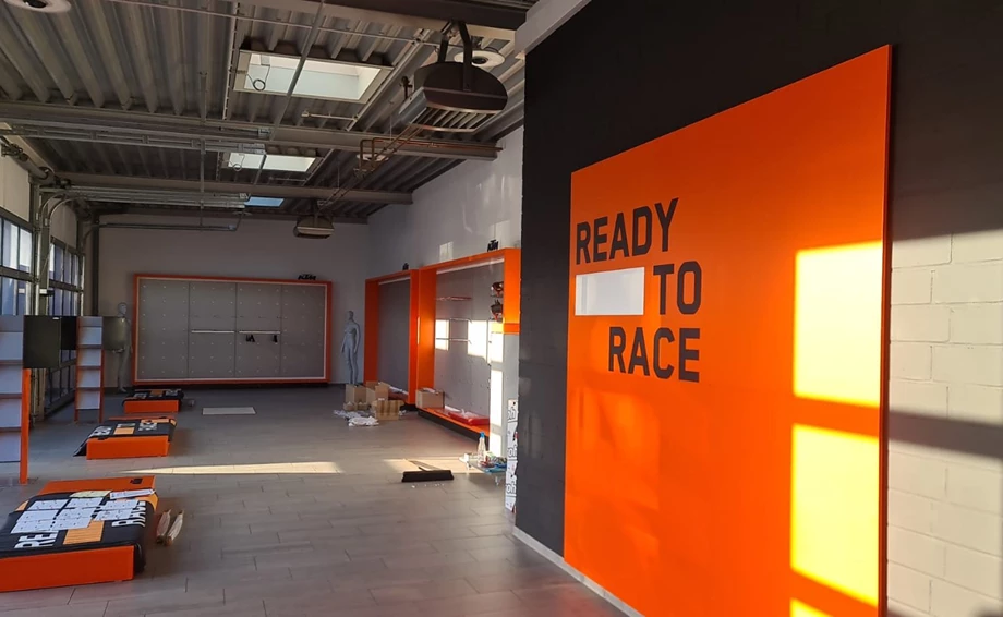 Es wird "ein"gerichtet... Bild 1: Es wird "ein"gerichtet...