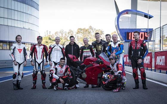 Martin Bauer testet die neue Ducati Panigale V4 S in Jerez! - Bild 3 Martin Bauer testet die neue Ducati Panigale V4 S in Jerez! - Bild 3