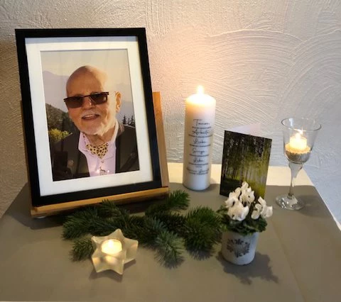 Nachruf Bild 2: Nachruf