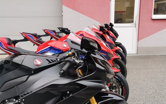 Honda Fireblade Rennstreckenaufbau Serienfertigung bei MB Bike Performance! - Bild 1 Honda Fireblade Rennstreckenaufbau Serienfertigung bei MB Bike Performance! - Bild 1