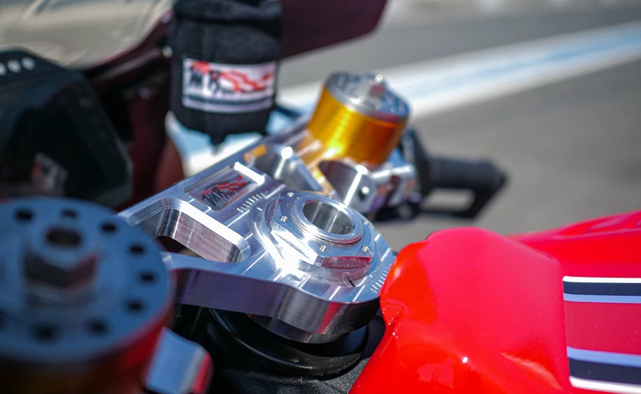 Honda Fireblade Rennstreckenaufbau Serienfertigung bei MB Bike Performance! Bild 3: Honda Fireblade Rennstreckenaufbau Serienfertigung bei MB Bike Performance!