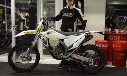 Ein "Enduro - Heimkehrer" holt sein Bike ab!