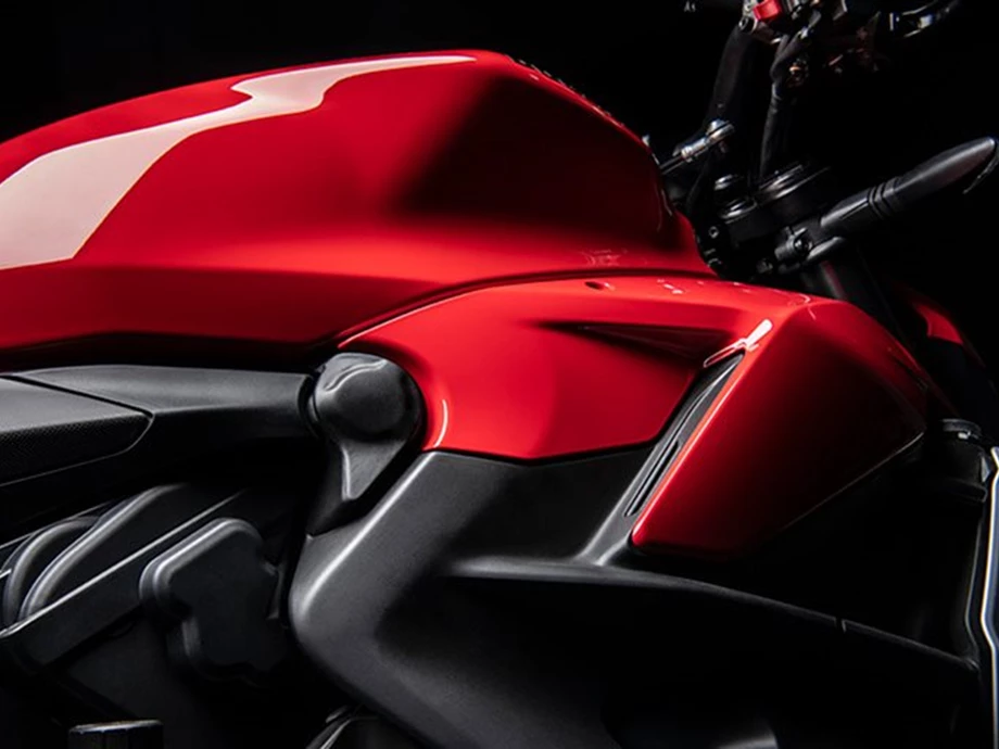 NEW DUCATI STREETFIGHTER V 2 - JETZT !  Bild 7: NEW DUCATI STREETFIGHTER V 2 - JETZT !
