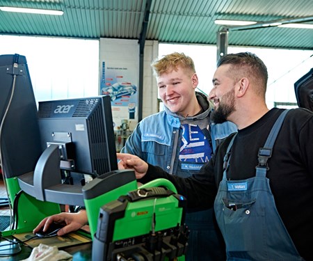 DRINGEND ! Zweiradmechaniker / KFZ-Mechatroniker per sofort gesucht !