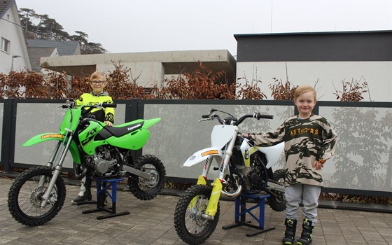 Zwei junge Motocrosser starten durch! - Bild 1