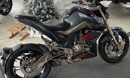 125er Streetfighter von Zontes in Schwarz Rot 