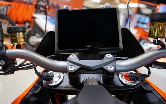 KTM 1290 Super Duke GT 2022 - Bild 4