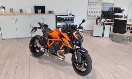 Umbauarbeiten an der KTM 1290 Super Duke R
