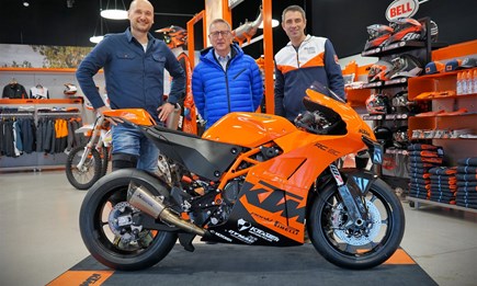 Übergabe KTM RC 8C