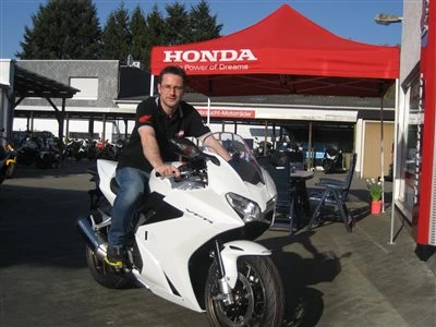 Honda Semmler - VFR800F WEISS Bild 2: Honda Semmler - VFR800F WEISS