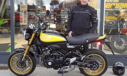 Eine Schönheit geht auf Reisen!!