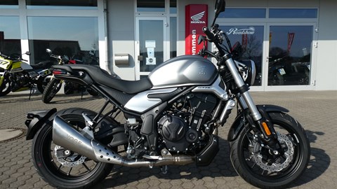 Voge 500 AC eingetroffen !