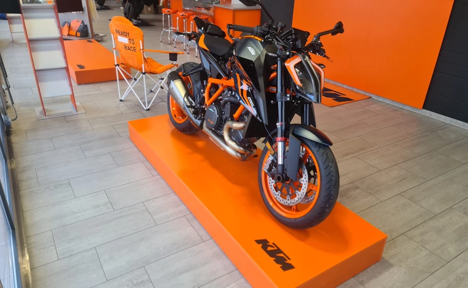 Unsere Umbauten an der KTM 1290 Super Duke R Bild 1: Unsere Umbauten an der KTM 1290 Super Duke R