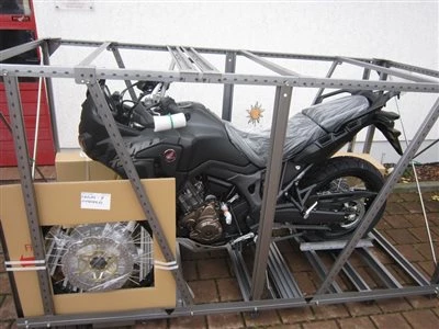 Die ersten  Africa Twin beim Team Schlieter sind da !!!  (bitte nicht weitersagen)                Der Reisebericht, ein Jahr mit der AT durch Südamerika!  Bild 6: Die ersten  Africa Twin beim Team Schlieter sind da !!!  (bitte nicht weitersagen)                Der Reisebericht, ein Jahr mit der AT durch Südamerika!