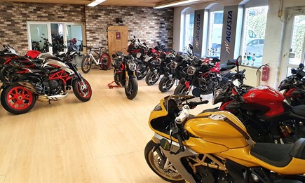 MV Agusta Inspektion zum darauf warten