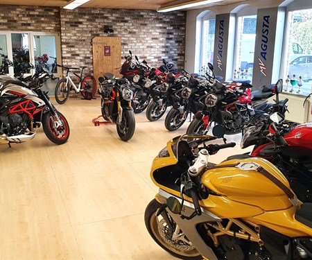 MV Agusta Inspektion zum darauf warten