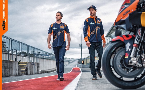 Die neueste KTM REPLICA TEAM WEAR COLLECTION jetzt bei KTM Walzer - Bild 1