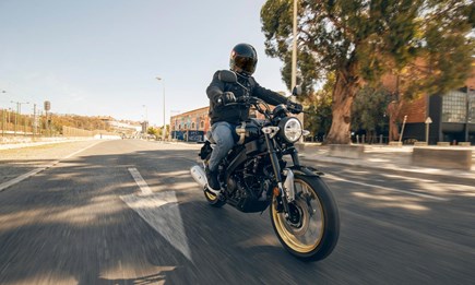 Die neue Yamaha XSR125 Legacy: Eine Reise durch die Zeit