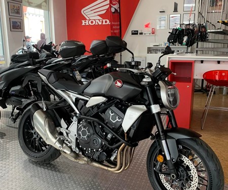 CB1000R mit Schutzbügeln von SW-Motech und C-Bow Kofferträgern von Hepco&Becker