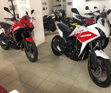 Mit der neuen wunderschönen Moto Morini X-Cape 650 in den Sommer starten. Gern auch mit A2 Führerschein lieferbar!
