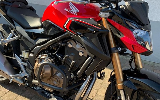 HONDA CB500F Modell 2022 mit Tieferlegung und Motorschutzbügeln - Bild 4