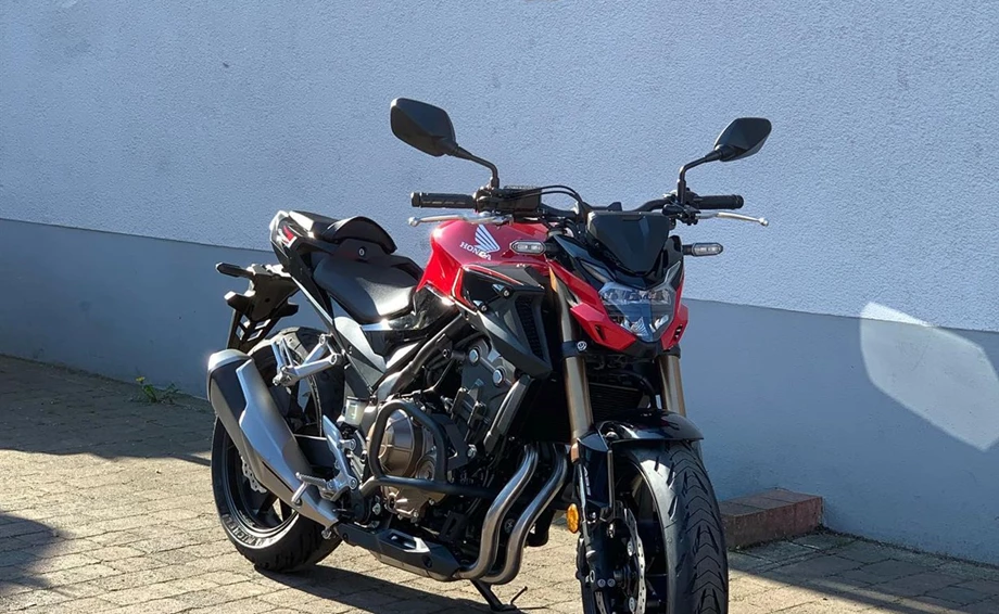 HONDA CB500F Modell 2022 mit Tieferlegung und Motorschutzbügeln Bild 2: HONDA CB500F Modell 2022 mit Tieferlegung und Motorschutzbügeln