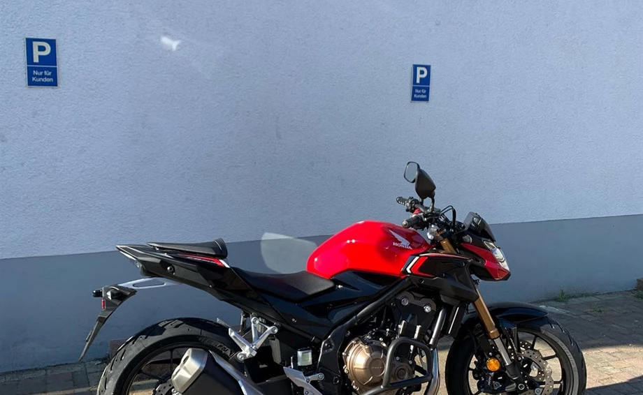 HONDA CB500F Modell 2022 mit Tieferlegung und Motorschutzbügeln Bild 3: HONDA CB500F Modell 2022 mit Tieferlegung und Motorschutzbügeln