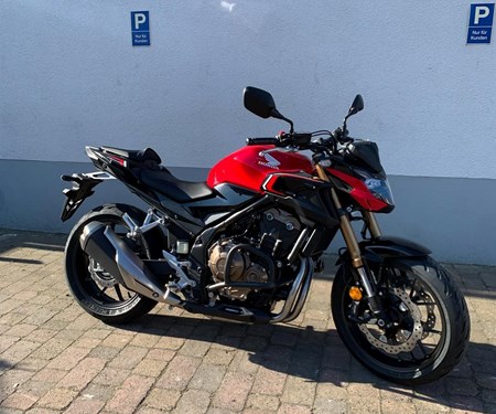 HONDA CB500F Modell 2022 mit Tieferlegung und Motorschutzbügeln