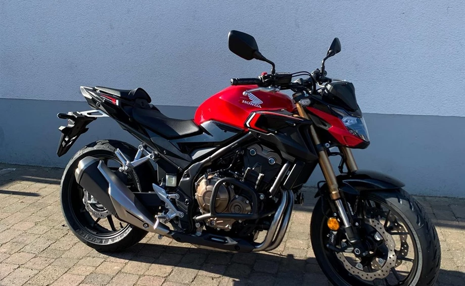 HONDA CB500F Modell 2022 mit Tieferlegung und Motorschutzbügeln Bild 1: HONDA CB500F Modell 2022 mit Tieferlegung und Motorschutzbügeln