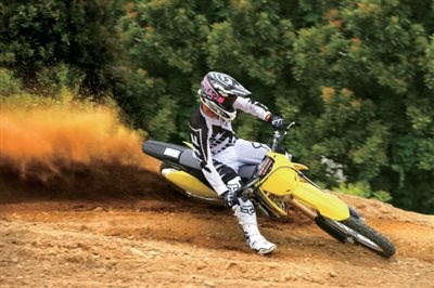 Suzuki überarbeitet die RMZ 250 der Modellreihe 2016!