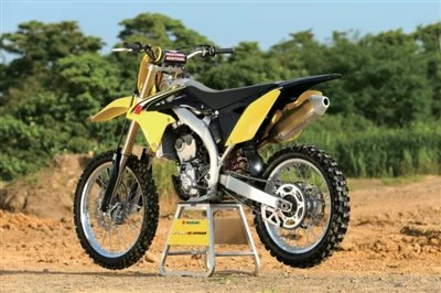Suzuki überarbeitet die RMZ 250 der Modellreihe 2016! Bild 2: Suzuki überarbeitet die RMZ 250 der Modellreihe 2016!
