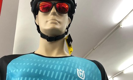 HUSQVARNA UND GAS GAS Bike-Bekleidung…. 