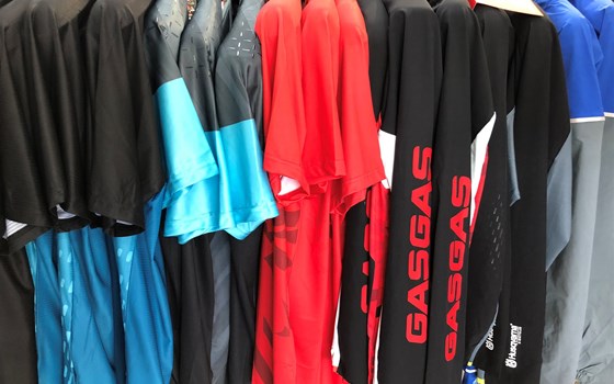 HUSQVARNA UND GAS GAS Bike-Bekleidung….  - Bild 3