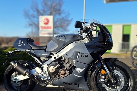 Motorradfachgeschäft Jörg Brandtstädter-News: Eine Hommage an Max Biaggi - unsere XSR900 GP 