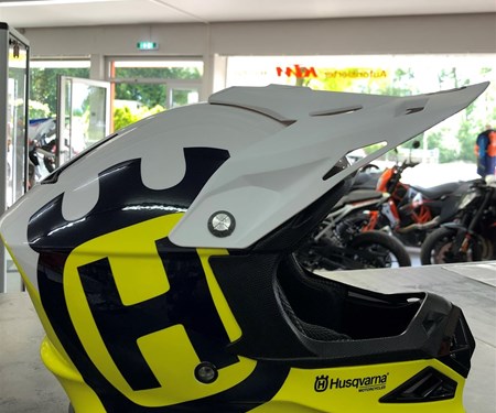 ....NEUE HELME.... ....NEUE HELME....