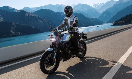 Brandneu Zontes 125 GK mit 15 PS, ABS, Keyless und Speichen