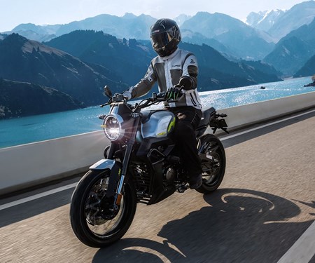 Brandneu Zontes 125 GK mit 15 PS, ABS, Keyless und Speichen